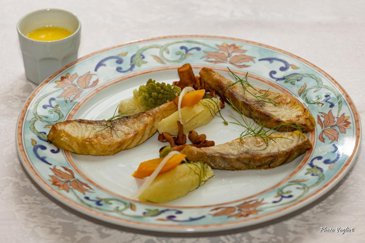 Logis Auberge Le Colombien - Hotel Et Restaurant Вилландри Экстерьер фото