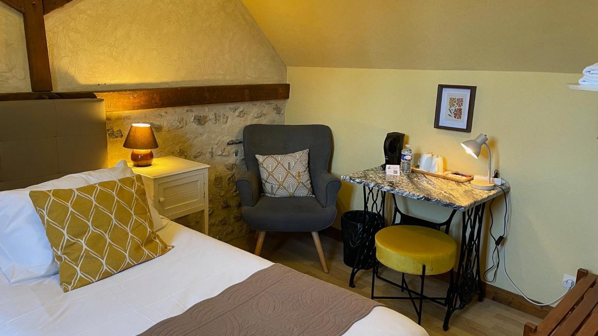 Logis Auberge Le Colombien - Hotel Et Restaurant Вилландри Экстерьер фото