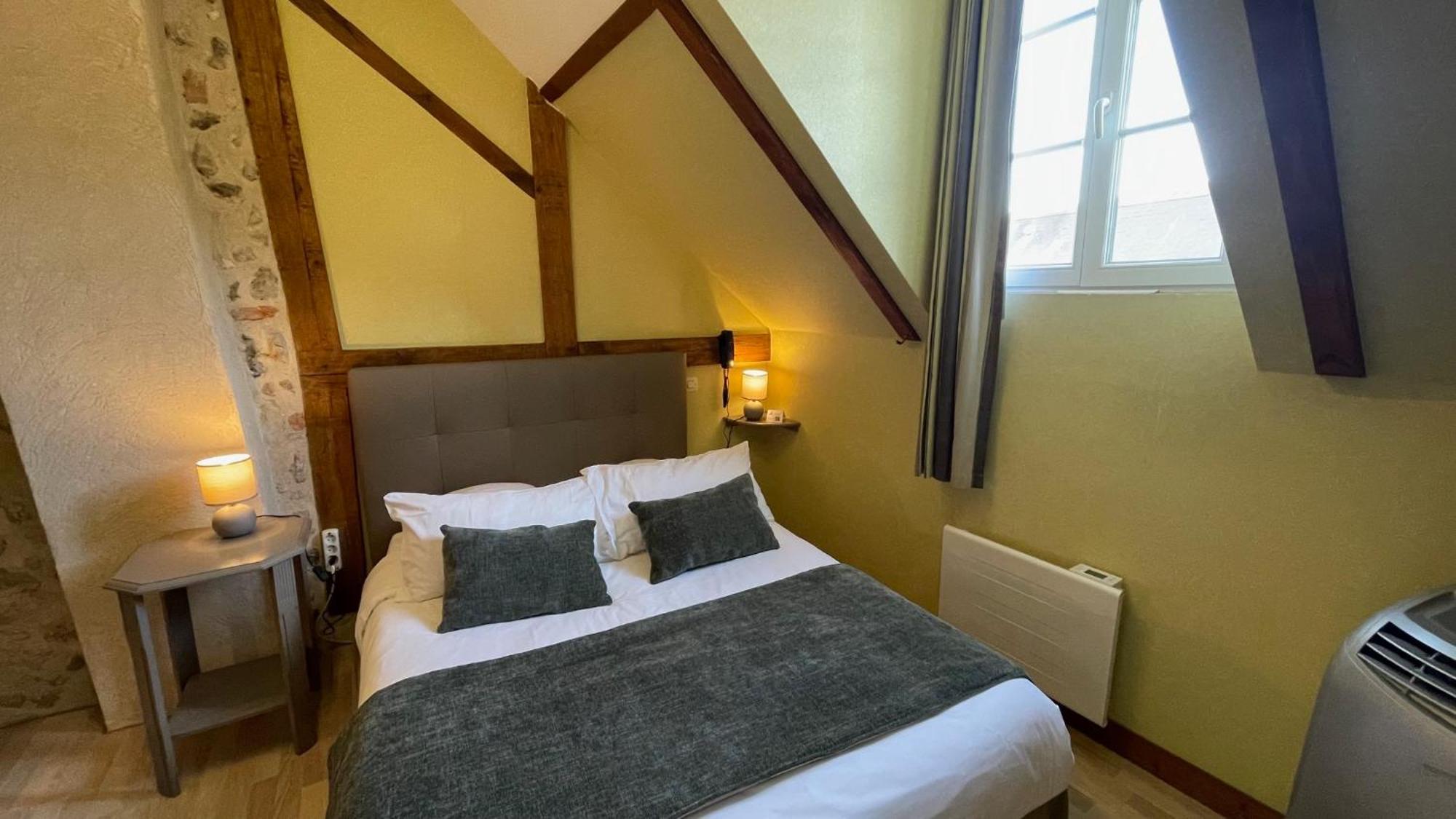 Logis Auberge Le Colombien - Hotel Et Restaurant Вилландри Экстерьер фото