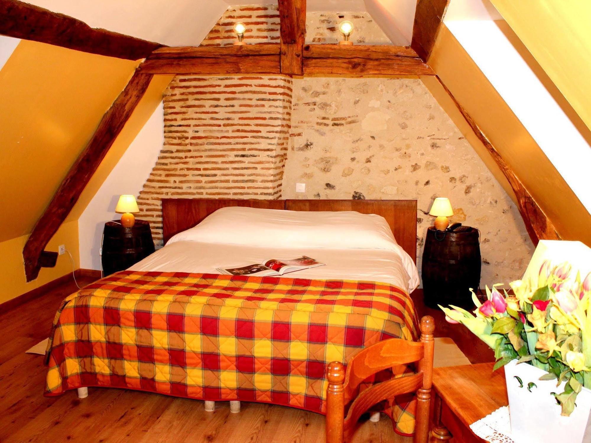 Logis Auberge Le Colombien - Hotel Et Restaurant Вилландри Экстерьер фото