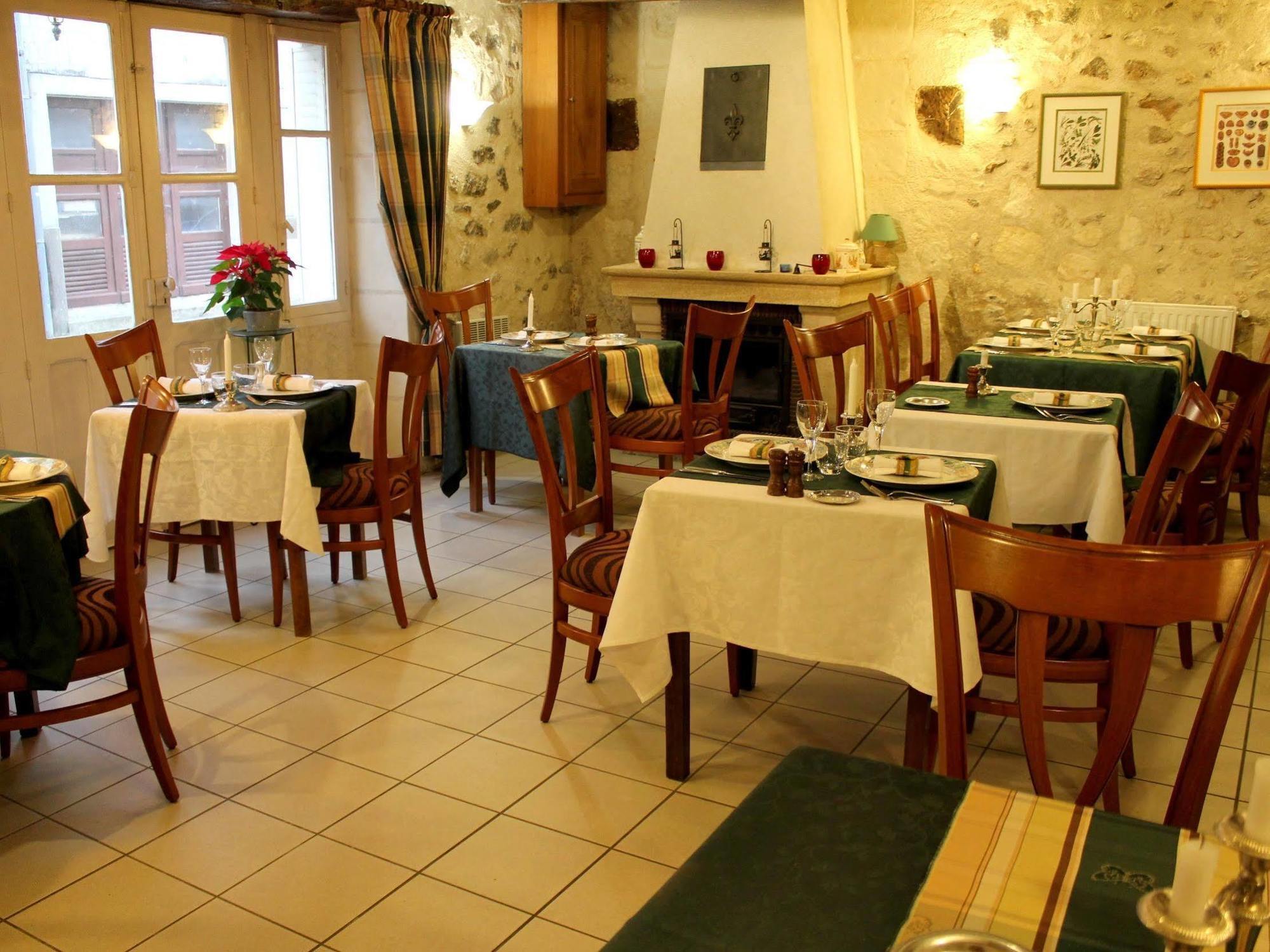 Logis Auberge Le Colombien - Hotel Et Restaurant Вилландри Экстерьер фото