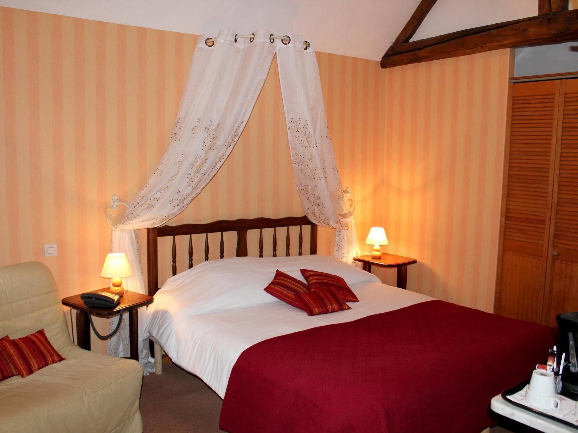 Logis Auberge Le Colombien - Hotel Et Restaurant Вилландри Экстерьер фото