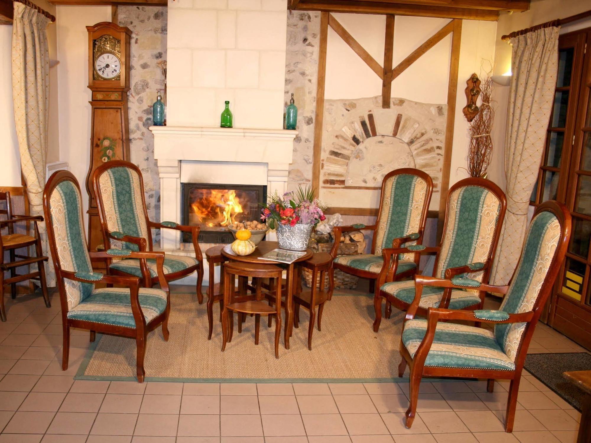 Logis Auberge Le Colombien - Hotel Et Restaurant Вилландри Экстерьер фото